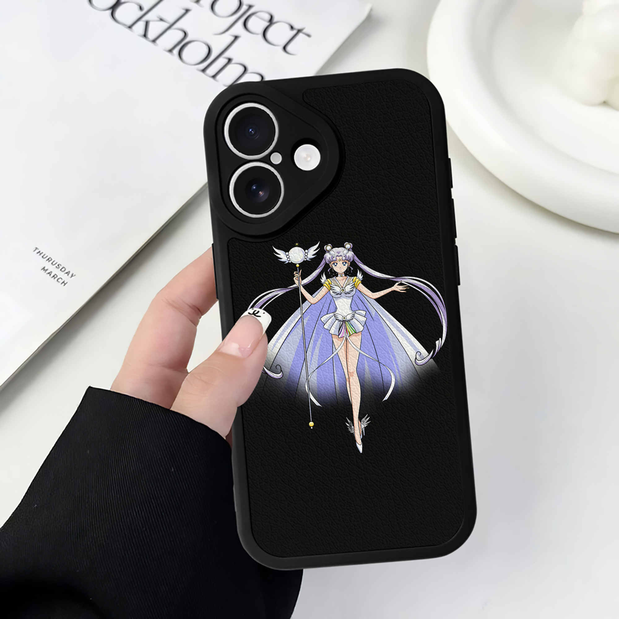 （画像用） 美少女戦士セーラームーン 月野 うさぎ つきの うさぎ Sailor Moon Tsukino Usagi 【iPhone 16シリーズ対応】シリコンスマホケース（レザー調） 材質：シリコン